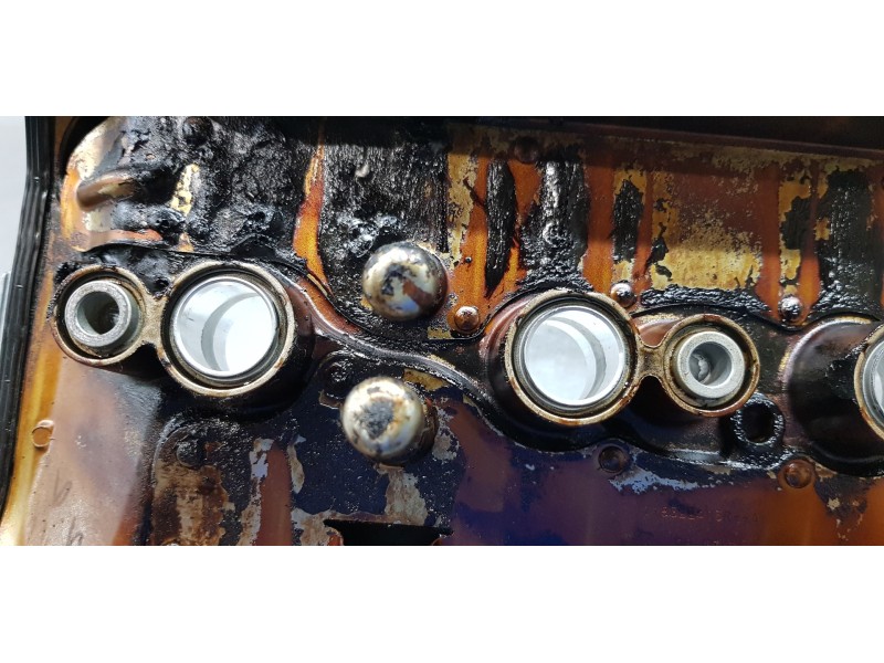 Recambio de tapa balancines para renault scenic iv edition one referencia OEM IAM 132648303R  