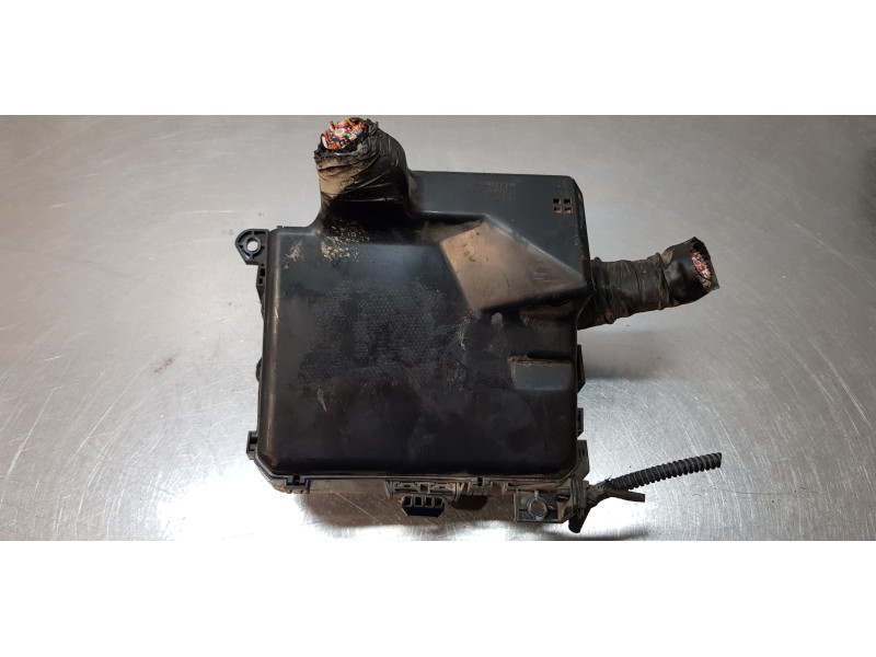 Recambio de caja reles / fusibles para mitsubishi outlander (cw0) challenge 4wd referencia OEM IAM 8637C097   Recambio de caja reles / fusibles para mitsubishi outlander (cw0) challenge 4wd referencia OEM IAM 8637C097