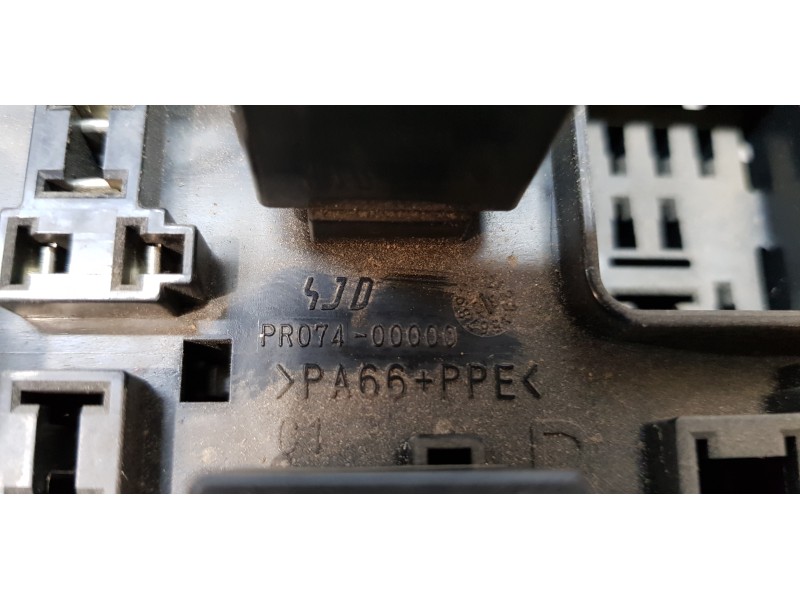 Recambio de caja reles / fusibles para mitsubishi outlander (cw0) challenge 4wd referencia OEM IAM 8637C097   Recambio de caja reles / fusibles para mitsubishi outlander (cw0) challenge 4wd referencia OEM IAM 8637C097