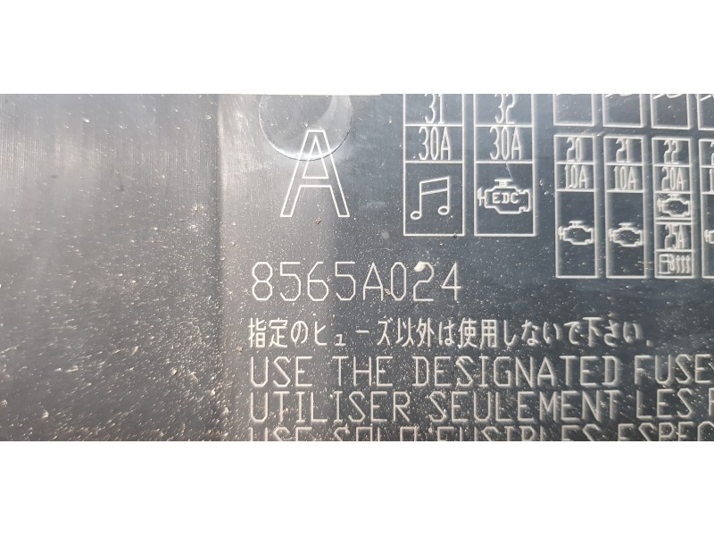 Recambio de caja reles / fusibles para mitsubishi outlander (cw0) challenge 4wd referencia OEM IAM 8637C097   Recambio de caja reles / fusibles para mitsubishi outlander (cw0) challenge 4wd referencia OEM IAM 8637C097