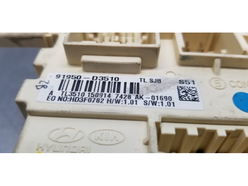 Recambio de caja reles / fusibles para hyundai tucson tl referencia OEM IAM 91950D3510  