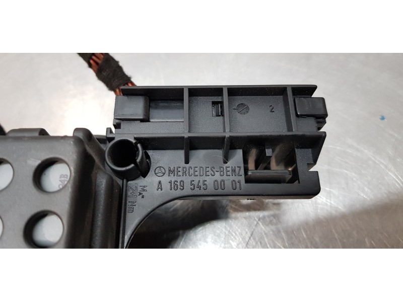 Recambio de caja reles / fusibles para mercedes clase b (w245) 180 cdi (245.207) referencia OEM IAM A1695450001   Recambio de caja reles / fusibles para mercedes clase b (w245) 180 cdi (245.207) referencia OEM IAM A1695450001