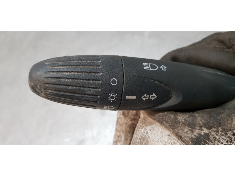 Recambio de mando multifuncion para ford ka (ccu) titanium+ referencia OEM IAM 07355593070  