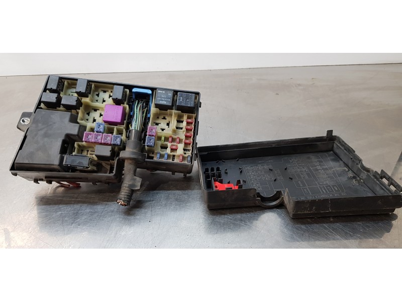 Recambio de caja reles / fusibles para mazda 3 berlina (bk) 1.6 crdt active referencia OEM IAM 518818109  