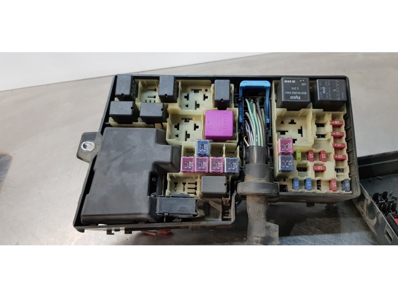 Recambio de caja reles / fusibles para mazda 3 berlina (bk) 1.6 crdt active referencia OEM IAM 518818109  