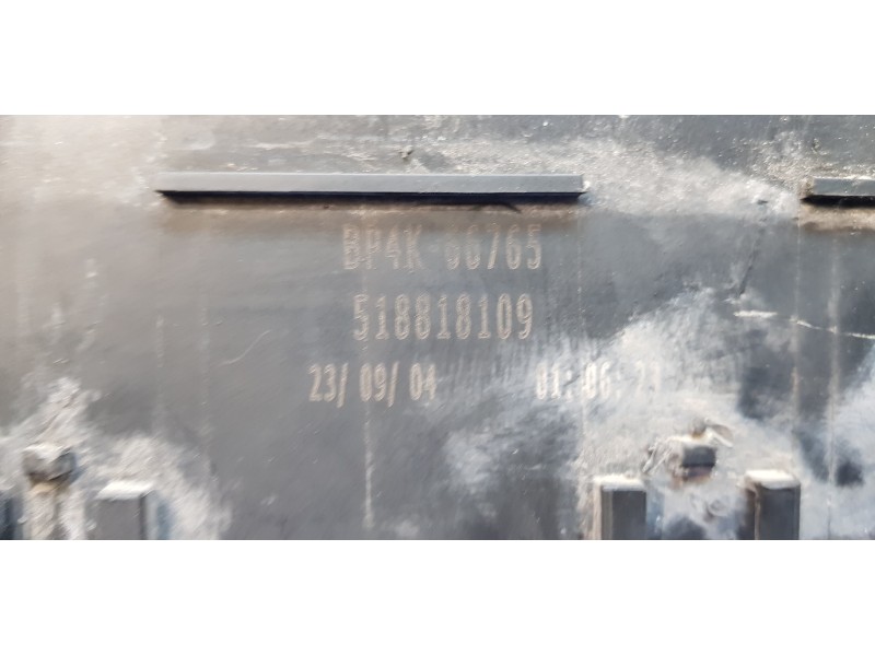 Recambio de caja reles / fusibles para mazda 3 berlina (bk) 1.6 crdt active referencia OEM IAM 518818109  