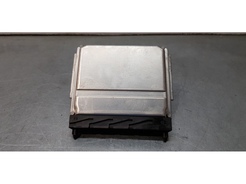 Recambio de centralita motor uce para volvo v70 familiar 2.4 d referencia OEM IAM 30646978  