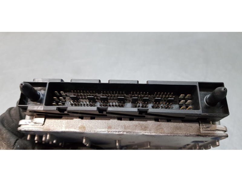 Recambio de centralita motor uce para volvo v70 familiar 2.4 d referencia OEM IAM 30646978  