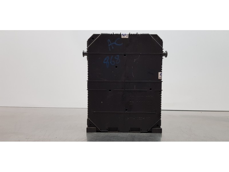 Recambio de caja reles / fusibles para citroen c4 picasso feel referencia OEM IAM 9819851380  