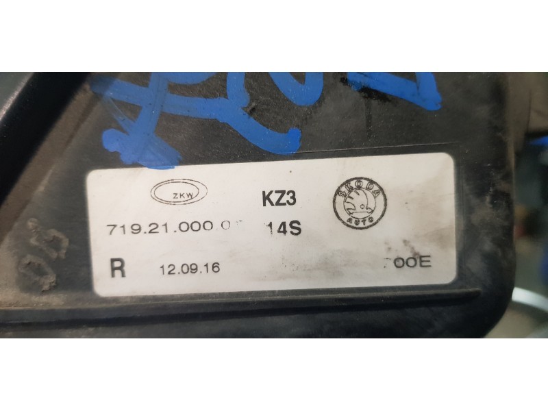 Recambio de faro antiniebla derecho para skoda octavia combi (5e5) ambition referencia OEM IAM 5E0941702E   Recambio de faro antiniebla derecho para skoda octavia combi (5e5) ambition referencia OEM IAM 5E0941702E