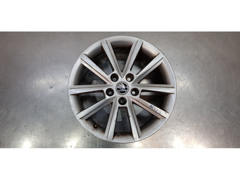 Recambio de llanta para skoda octavia combi (5e5) ambition referencia OEM IAM 5E0601025B   Recambio de llanta para skoda octavia combi (5e5) ambition referencia OEM IAM 5E0601025B