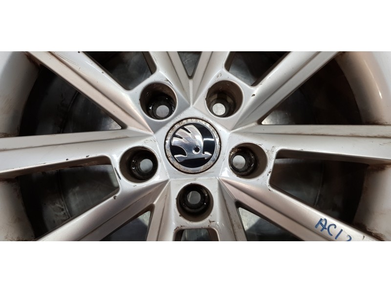 Recambio de llanta para skoda octavia combi (5e5) ambition referencia OEM IAM 5E0601025B   Recambio de llanta para skoda octavia combi (5e5) ambition referencia OEM IAM 5E0601025B
