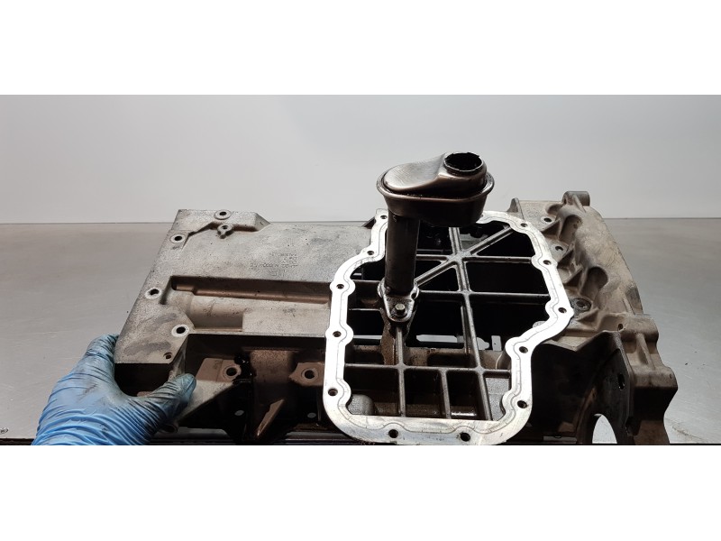 Recambio de sobrecarter para land rover range rover sport v6 td se referencia OEM IAM LR011693 4H2Q6U004FC 