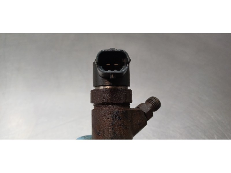 Recambio de inyector para opel corsa c cosmo referencia OEM IAM 0445110083  