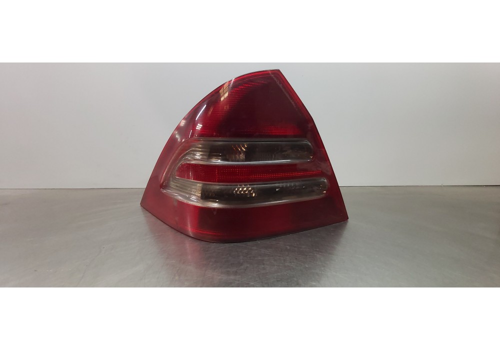 Recambio de piloto trasero izquierdo para mercedes clase c (w203) berlina 200 cdi (203.004) referencia OEM IAM A2038200164  