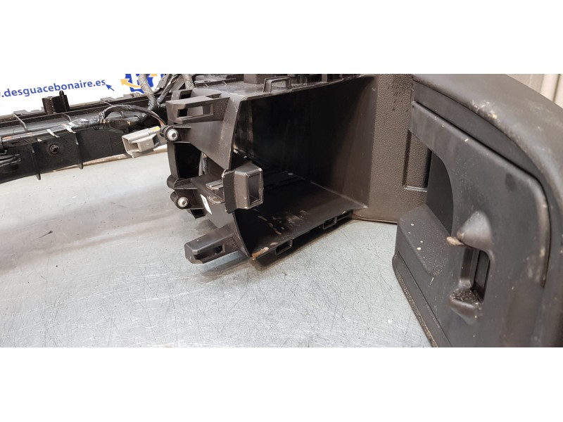 Recambio de apoyabrazos central para ford c-max (ceu) titanium referencia OEM IAM E1C1R048W42BA   Recambio de apoyabrazos central para ford c-max (ceu) titanium referencia OEM IAM E1C1R048W42BA