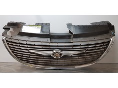 Recambio de rejilla delantera para chrysler voyager (rg) 3.3 lx grand voyager referencia OEM IAM 04857218AC