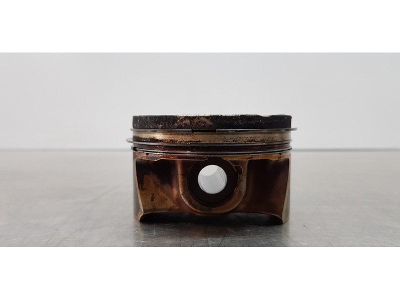 Recambio de piston para volkswagen golf vii lim. (bq1) gti referencia OEM IAM 06K107065F  