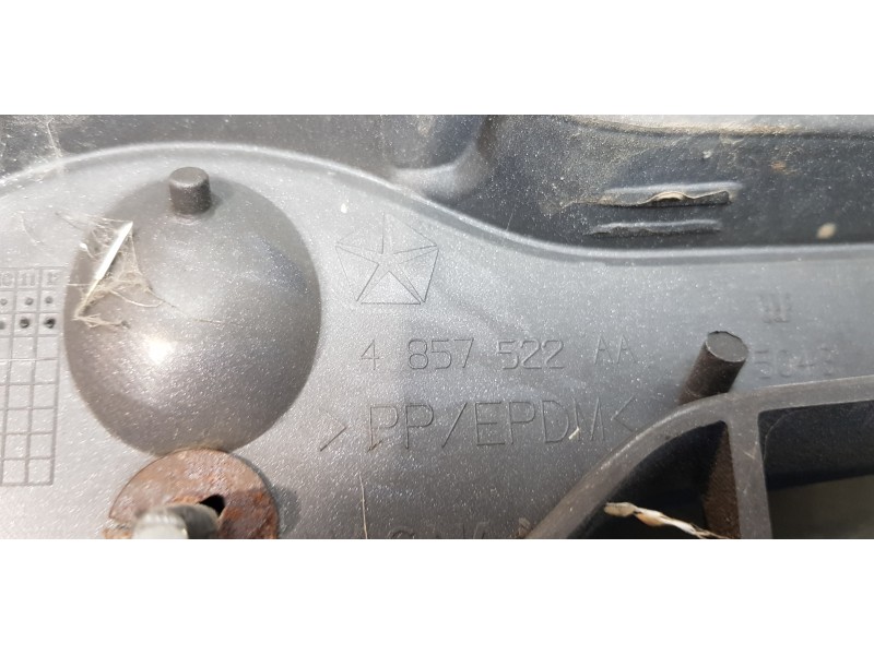 Recambio de rejilla delantera para chrysler voyager (rg) 3.3 lx grand voyager referencia OEM IAM 04857218AC  