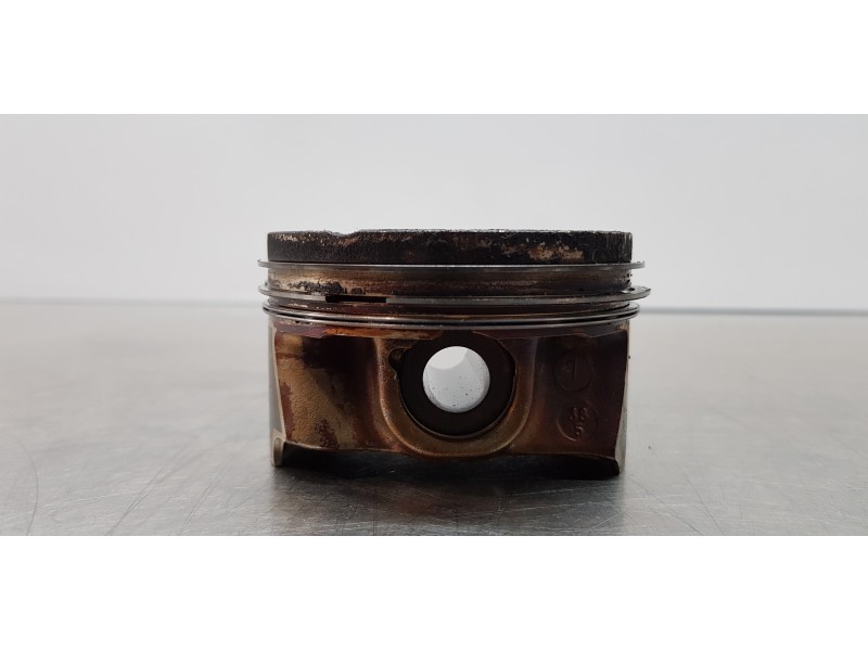 Recambio de piston para volkswagen golf vii lim. (bq1) gti referencia OEM IAM 06K107065F  