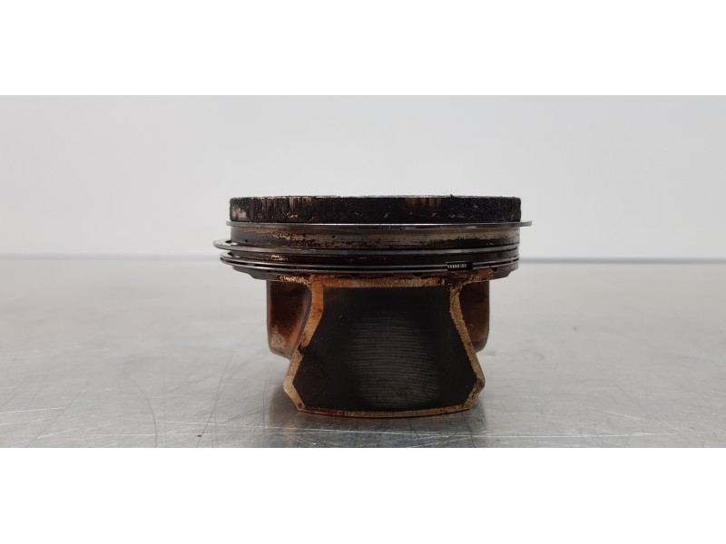 Recambio de piston para volkswagen golf vii lim. (bq1) gti referencia OEM IAM 06K107065F  