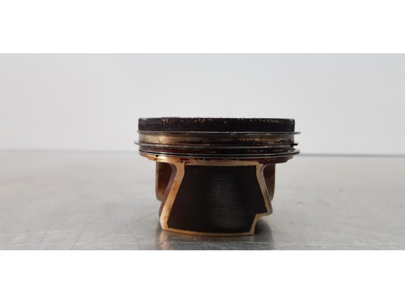 Recambio de piston para volkswagen golf vii lim. (bq1) gti referencia OEM IAM 06K107065F  