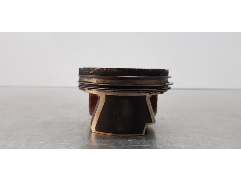 Recambio de piston para volkswagen golf vii lim. (bq1) gti referencia OEM IAM 06K107065F  