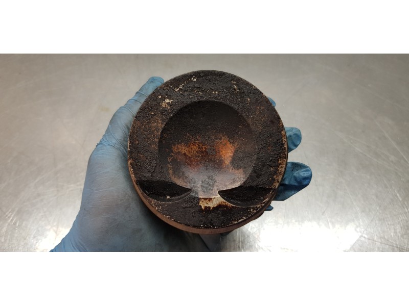 Recambio de piston para volkswagen golf vii lim. (bq1) gti referencia OEM IAM 06K107065F  