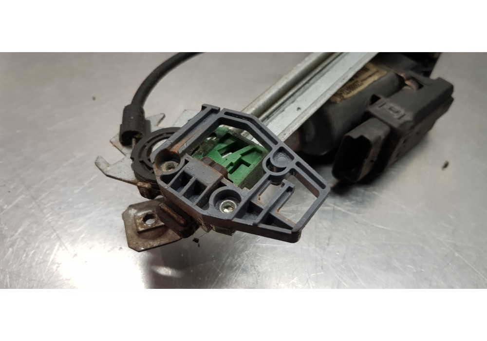 Recambio de elevalunas delantero derecho para renault megane ii berlina 3p confort authentique referencia OEM IAM 8201010927   Recambio de elevalunas delantero derecho para renault megane ii berlina 3p confort authentique referencia OEM IAM 8201010927