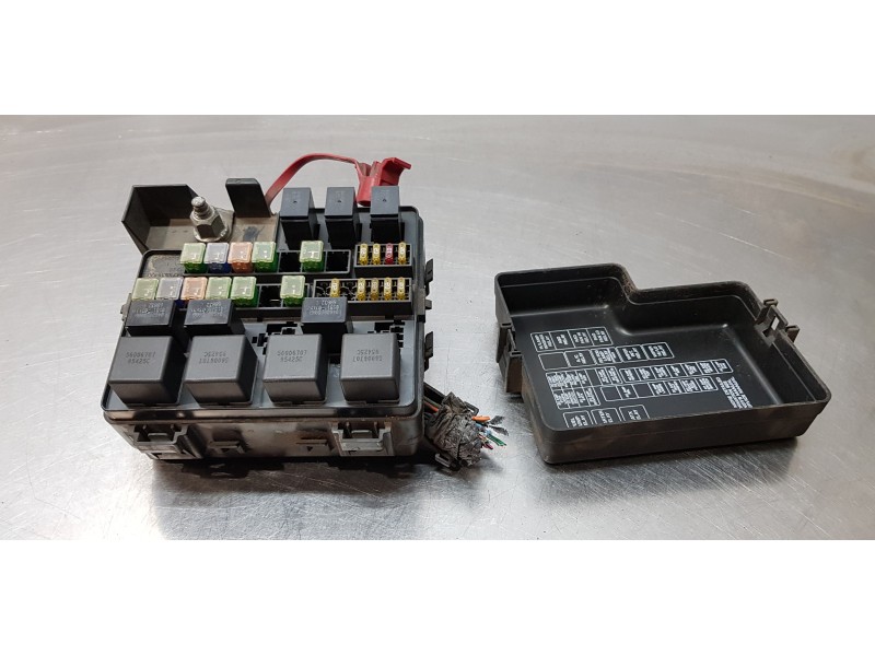 Recambio de caja reles / fusibles para chrysler sebring berlina (jr41) 2.7 lx referencia OEM IAM P04608790AF   Recambio de caja reles / fusibles para chrysler sebring berlina (jr41) 2.7 lx referencia OEM IAM P04608790AF