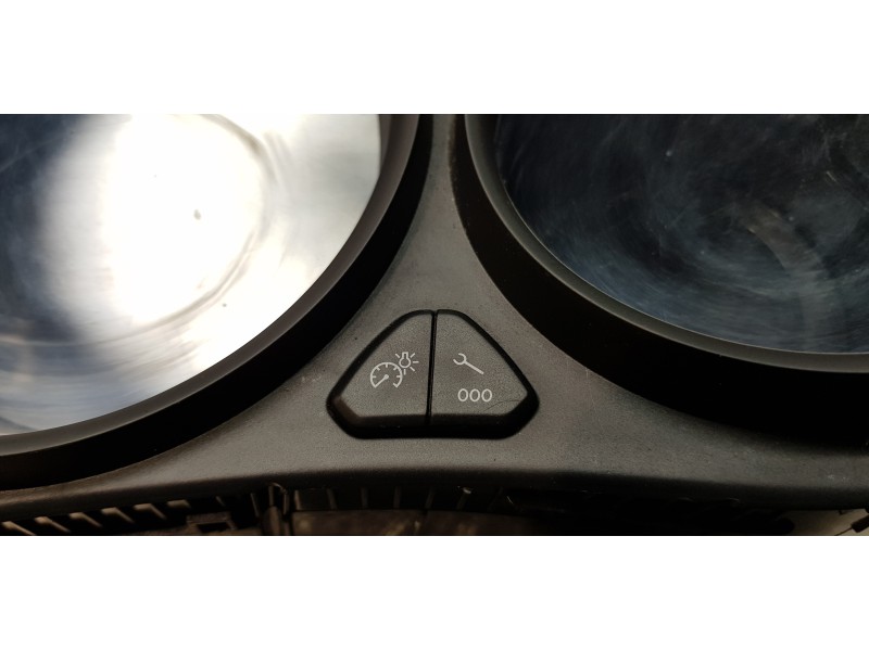 Recambio de cuadro instrumentos para citroen c4 lim. white attraction referencia OEM IAM 9801592780  