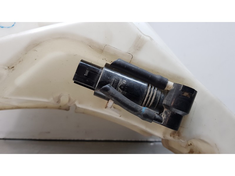 Recambio de deposito limpia para land rover range rover vogue referencia OEM IAM LR037567  