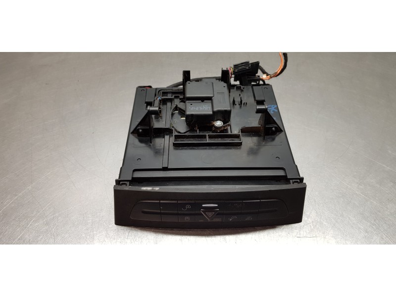 Recambio de warning para mercedes clase e (w211) berlina e 240 (211.061) referencia OEM IAM A2118218358   Recambio de warning para mercedes clase e (w211) berlina e 240 (211.061) referencia OEM IAM A2118218358