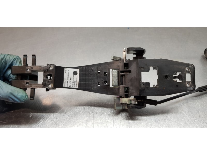 Recambio de cerradura puerta delantera derecha para land rover range rover sport v6 td se referencia OEM IAM FQJ500420 4H2A21812