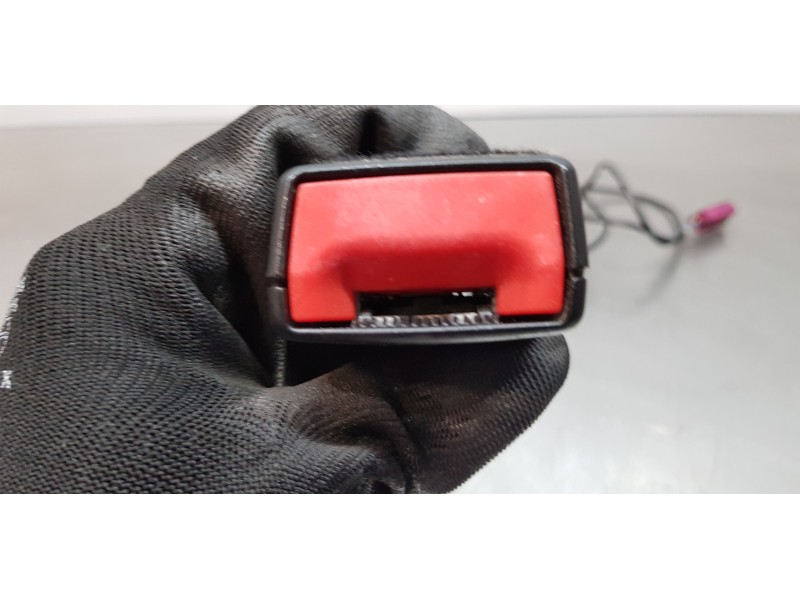 Recambio de pretensor airbag derecho para ford focus lim. (cb8) trend referencia OEM IAM 1852179   Recambio de pretensor airbag derecho para ford focus lim. (cb8) trend referencia OEM IAM 1852179