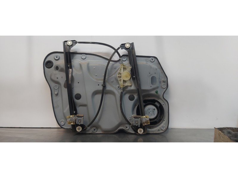 Recambio de elevalunas delantero derecho para volkswagen touran (1t1) advance referencia OEM IAM 1T1837462A   Recambio de elevalunas delantero derecho para volkswagen touran (1t1) advance referencia OEM IAM 1T1837462A