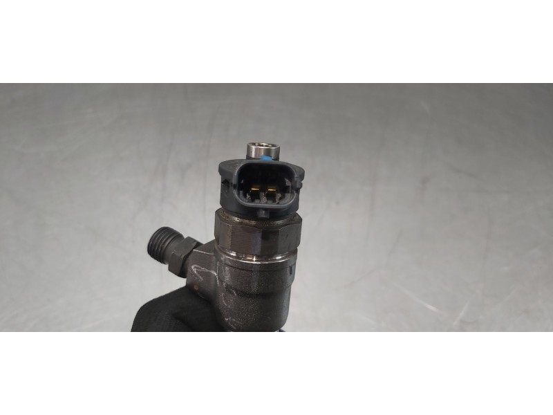 Recambio de inyector para dacia duster ii comfort 4wd referencia OEM IAM 8201636333  
