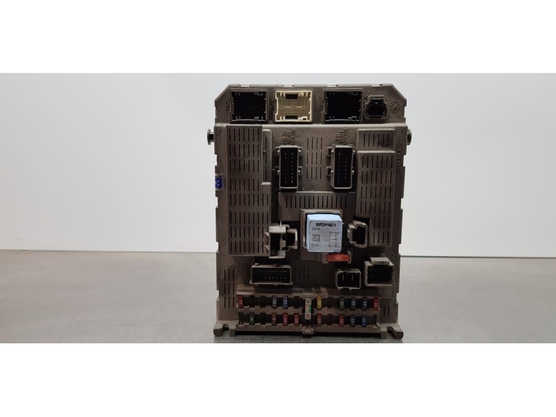 Recambio de caja reles / fusibles para citroen c5 berlina 2.0 hdi 90 x referencia OEM IAM 9645030080  