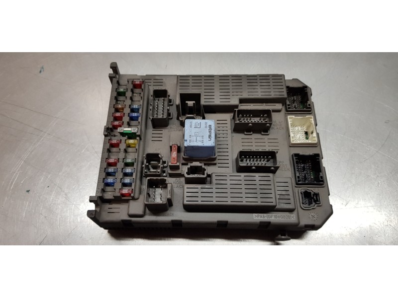 Recambio de caja reles / fusibles para citroen c5 berlina 2.0 hdi 90 x referencia OEM IAM 9645030080  