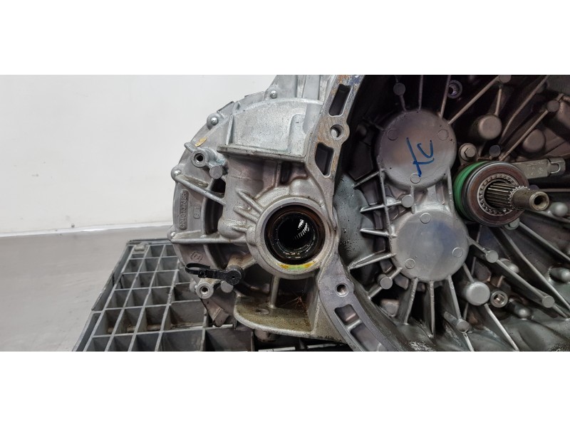 Recambio de caja cambios para nissan primastar cerrada referencia OEM IAM PF6082  
