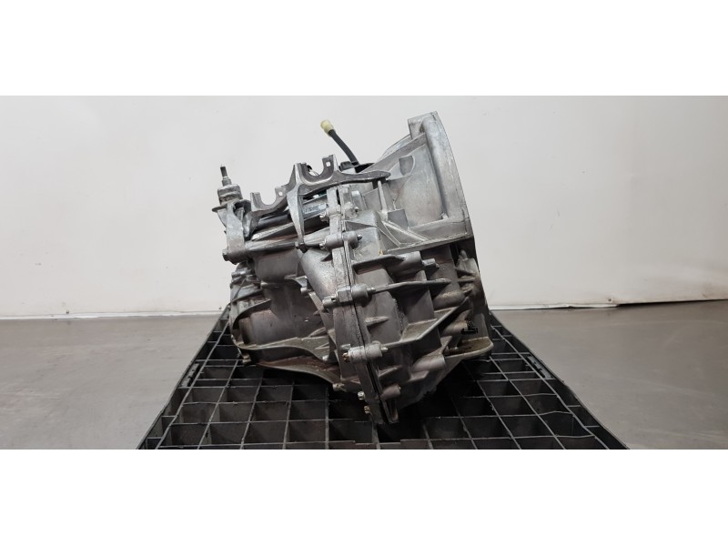 Recambio de caja cambios para nissan primastar cerrada referencia OEM IAM PF6082  