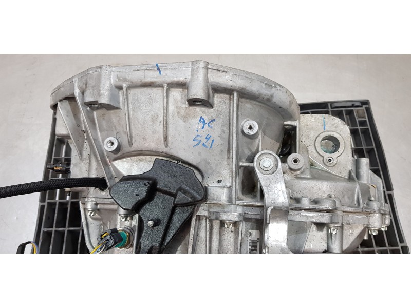 Recambio de caja cambios para nissan primastar cerrada referencia OEM IAM PF6082  