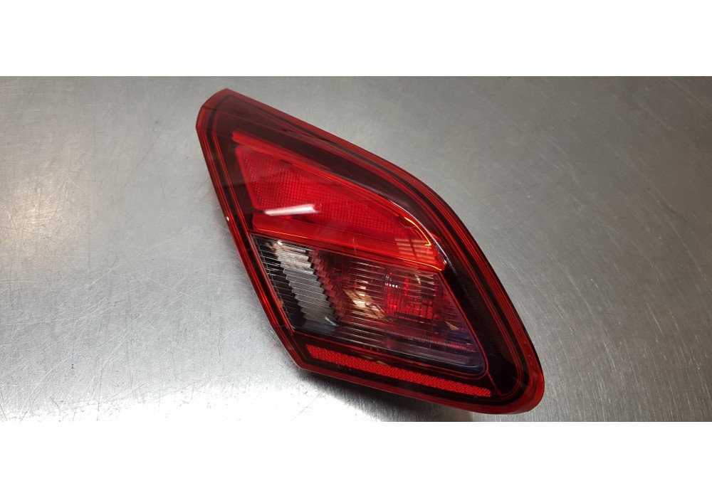 Recambio de piloto trasero izquierdo interior para opel corsa e business referencia OEM IAM 39012630  