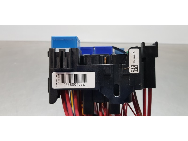 Recambio de caja reles / fusibles para nissan primastar cerrada referencia OEM IAM 243800453R  