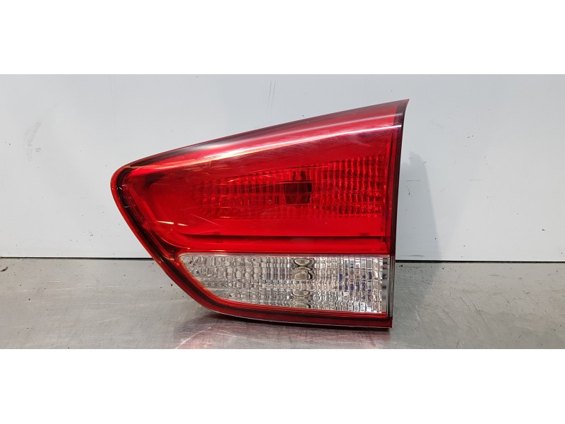 Recambio de piloto trasero derecho interior para kia carens ( ) attract referencia OEM IAM 92404A4020  