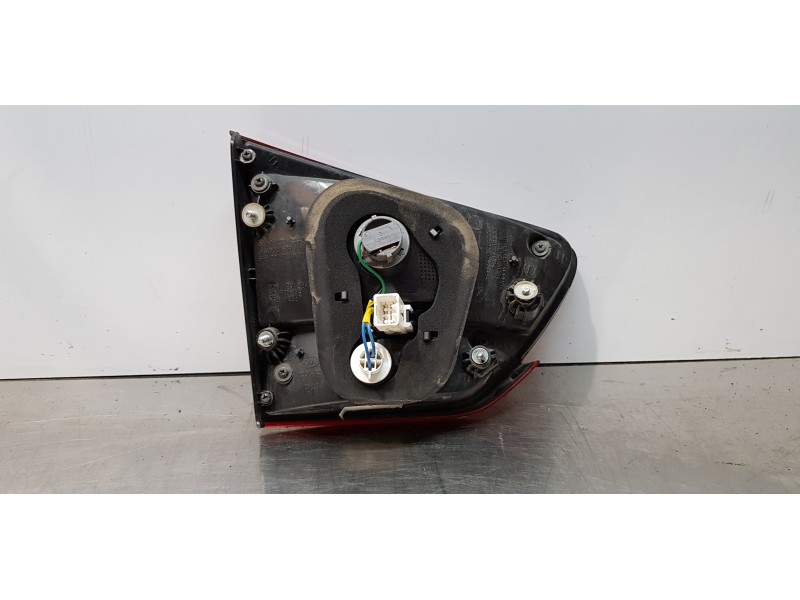 Recambio de piloto trasero derecho interior para kia carens ( ) attract referencia OEM IAM 92404A4020  