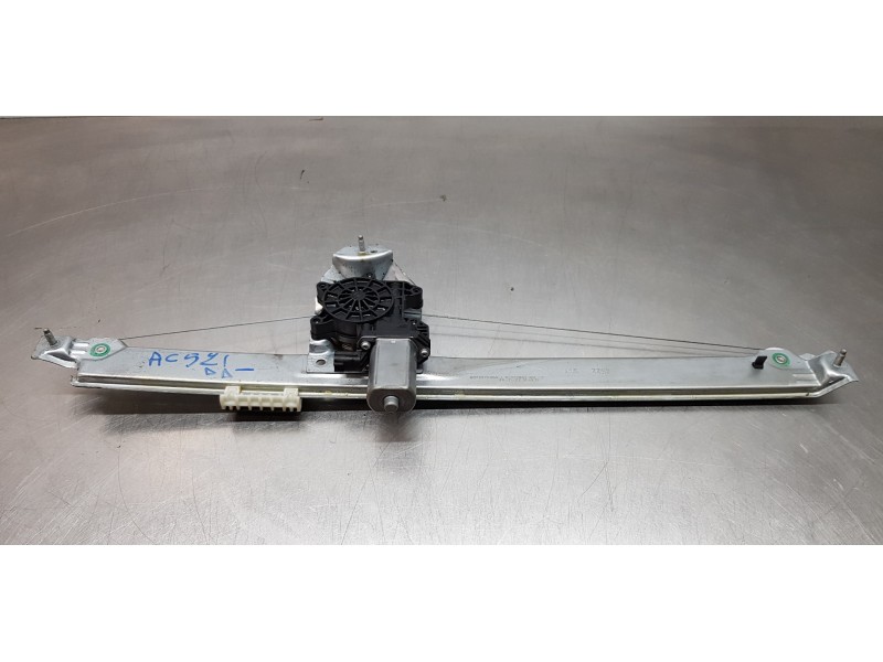 Recambio de elevalunas delantero derecho para nissan primastar cerrada referencia OEM IAM 8070000Q1A  