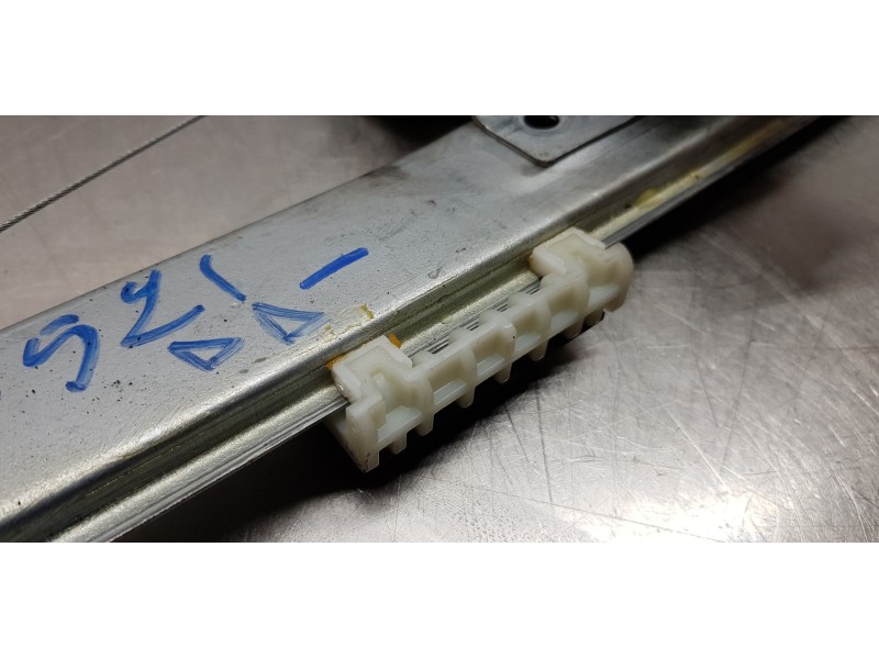 Recambio de elevalunas delantero derecho para nissan primastar cerrada referencia OEM IAM 8070000Q1A  