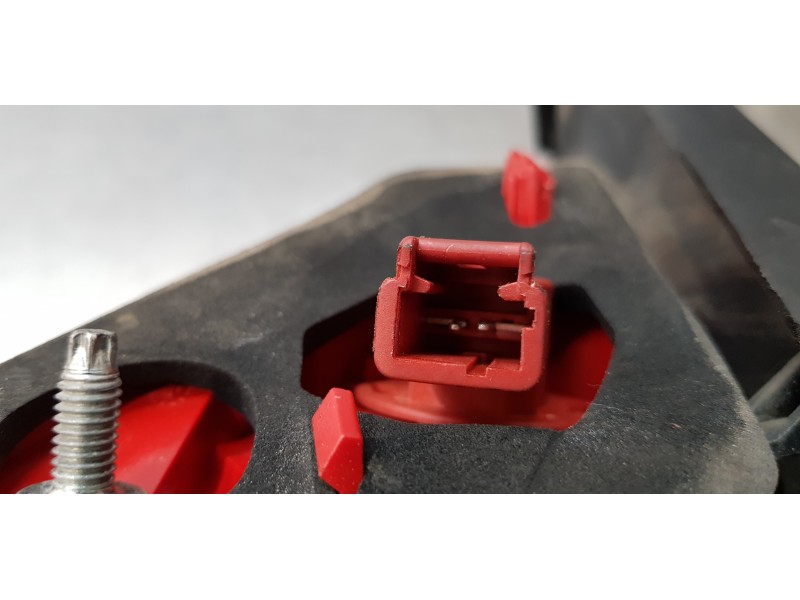 Recambio de piloto trasero izquierdo interior para peugeot 3008 sport pack referencia OEM IAM 9683461080   Recambio de piloto trasero izquierdo interior para peugeot 3008 sport pack referencia OEM IAM 9683461080