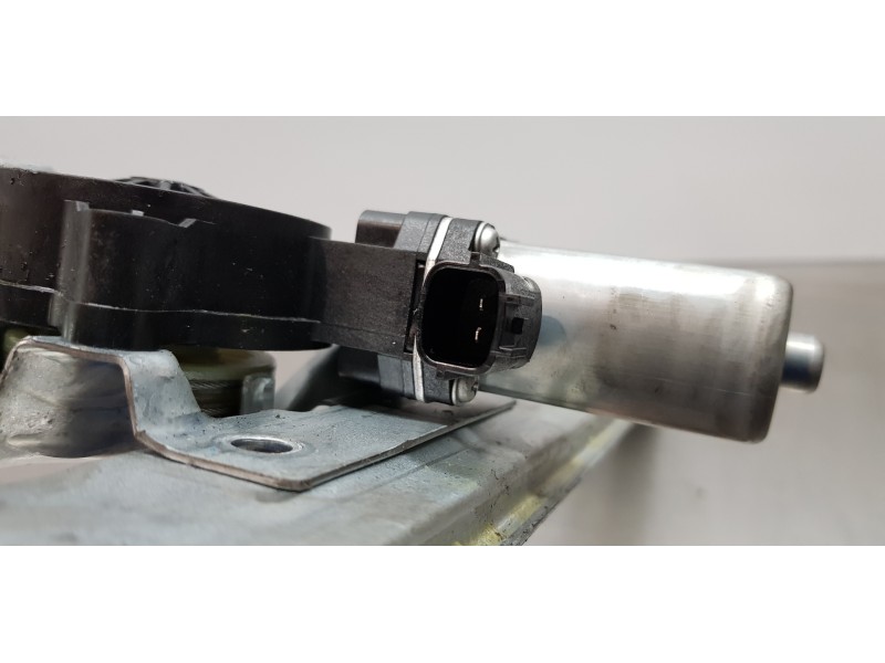 Recambio de elevalunas delantero derecho para nissan primastar cerrada referencia OEM IAM 8070000Q1A  